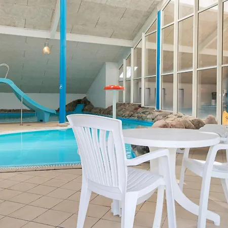 Holiday home Xcvi *